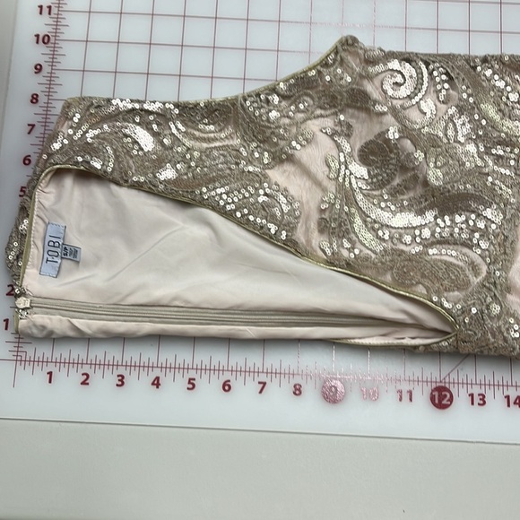 TOBI Naomi Plunge Neck Champagne/Gold Sequin Shift Mini Party Guest Dress SZ S - Picture 14 of 16